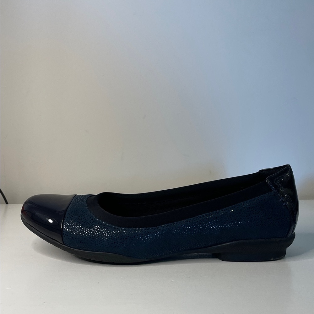 Clarks Women's Navy Patent Toe Ballet Flats - Picture 3 of 7